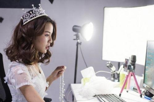 唠嗑吃瓜直播,揭秘网红直播幕后故事