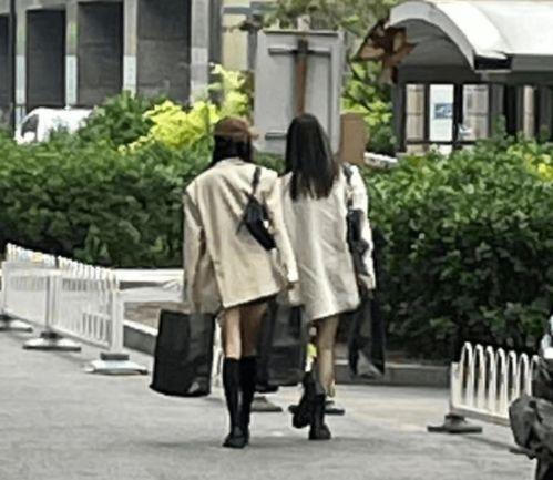 闺蜜逛街吃瓜,欢乐时光尽享人间烟火