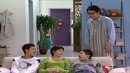 姐弟吃瓜拍照图片高清,姐弟高清合影，甜蜜瞬间定格